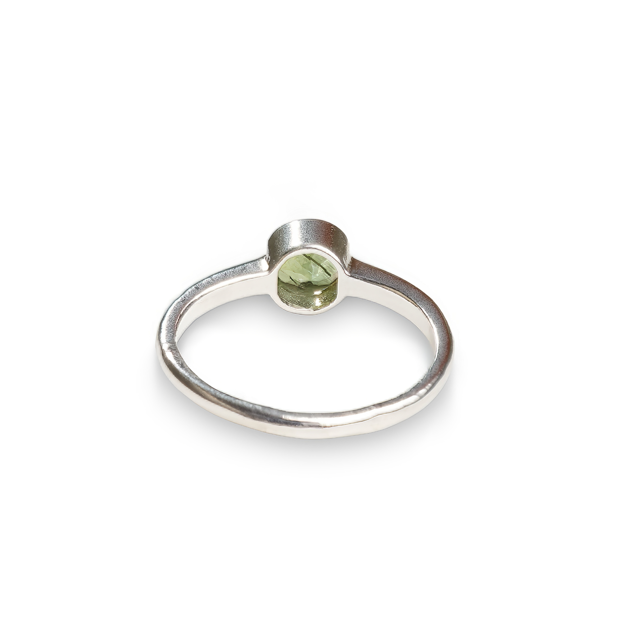 Minimalist sterling silver ring featuring a bezel-set round green amethyst gemstone. A refined and elegant design inspired by Nordic simplicity, highlighting the natural beauty and soft green hues of the gemstone.