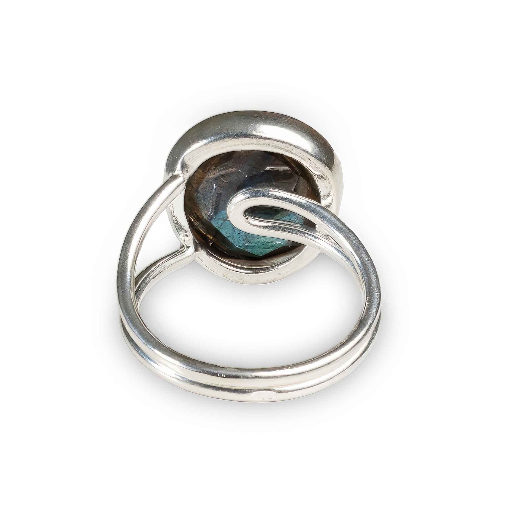 Minimalist sterling silver ring featuring a bezel-set oval labradorite gemstone with a mesmerizing blue glow. A unique and elegant design inspired by Nordic simplicity, celebrating the beauty of natural stones and effortless sophistication.