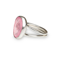 Minimalist sterling silver ring featuring a bezel-set oval rose quartz gemstone with a delicate pink hue. A refined and elegant design inspired by Nordic simplicity, celebrating the soft beauty and natural charm of rose quartz.
